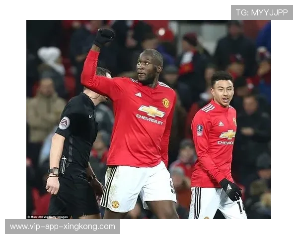 卢卡库中圈带球拔脚怒射,比利时攻势掀起波浪