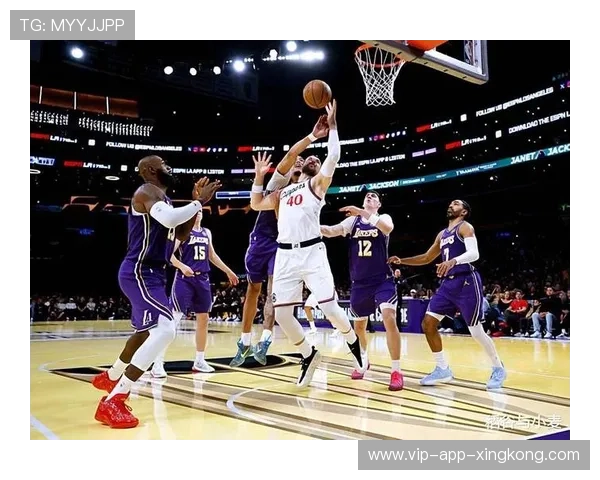 快船连造二次进攻，湖人追分被拖住，湖人惨败快船48分